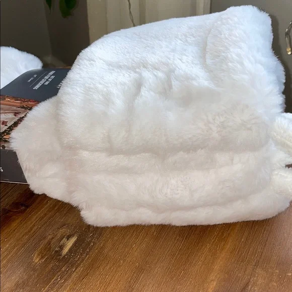 ❄️Martha Stewart Set of 2 Plush White Holiday Stockings ❄️NWT - Picture 8 of 11